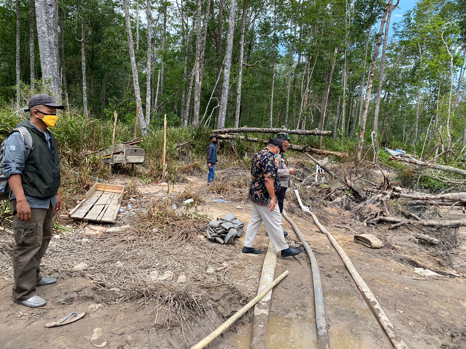 Kerusakan hutan mangrove di Bangka Barat rusak akibat tambang timah yang masif.