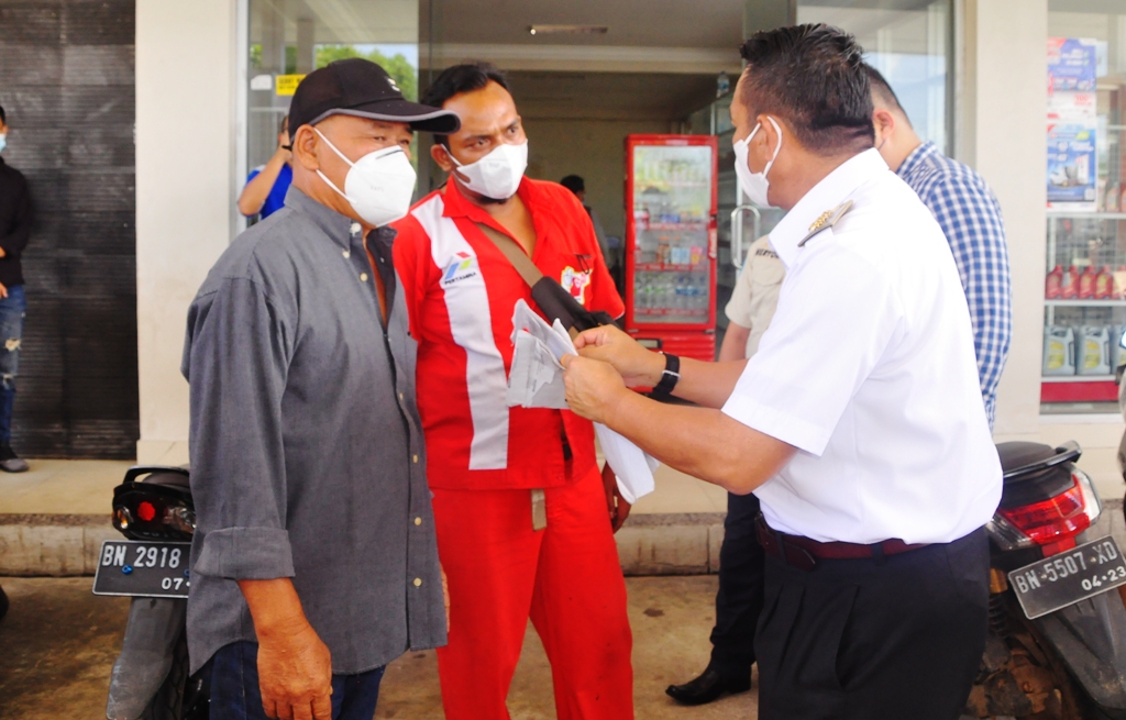 Bupati Beltim, Burhanudin saat sidak ke sejumlah SPBU