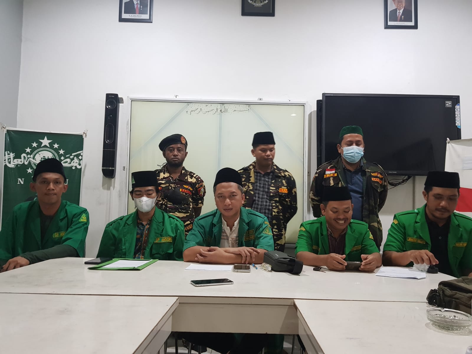 Pengurus PC GP Ansor Pangkalpinang saat gelar jumpa pers dengan sejumlah awak media.
