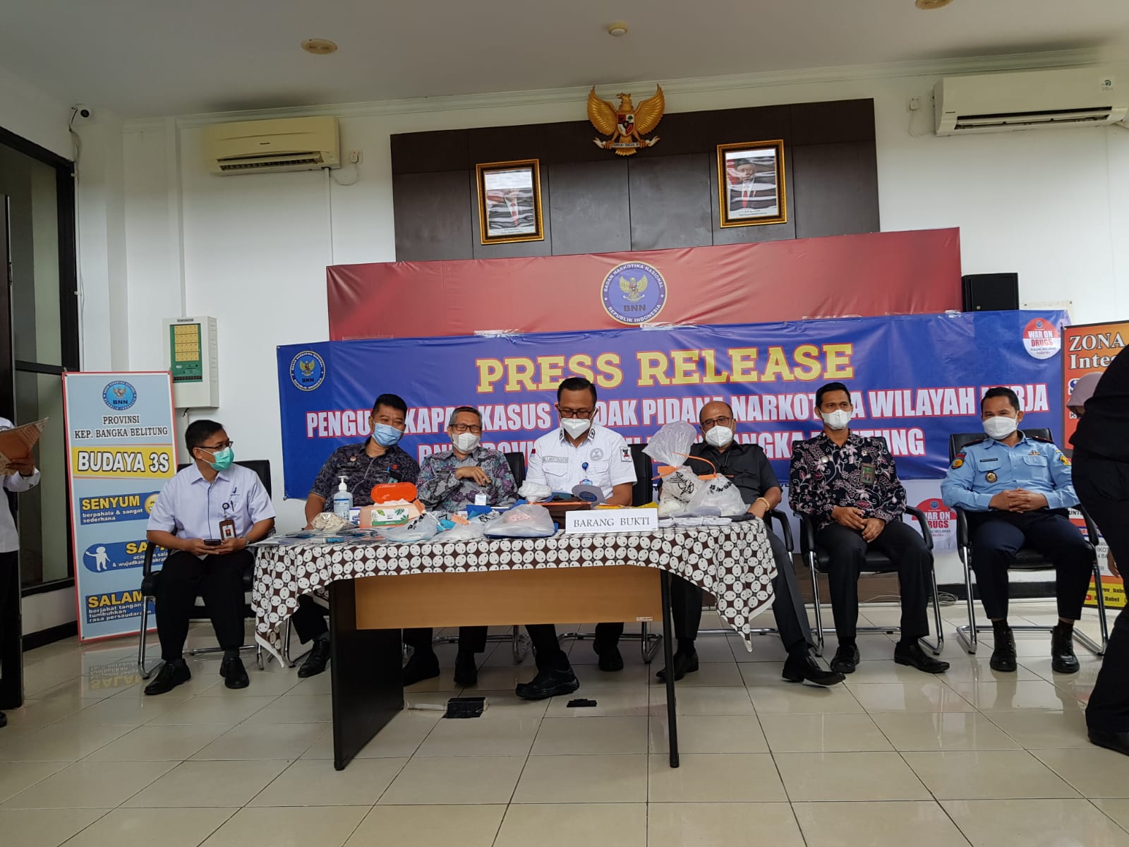 Kepala BNNP Babel, Brigjend Pol M.Z Muttaqiem saat gelar konferensi pers ungka kasus narkoba.