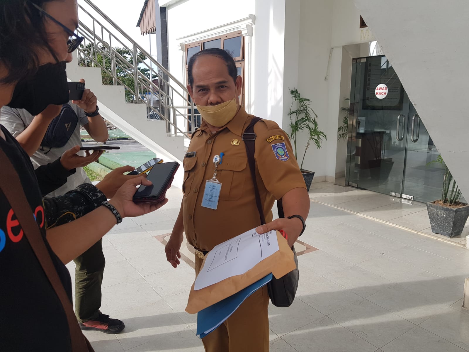 Mantan Sekwan DPRD Babel, Syaifudin usai keluar dari gedung Kejati Babel.