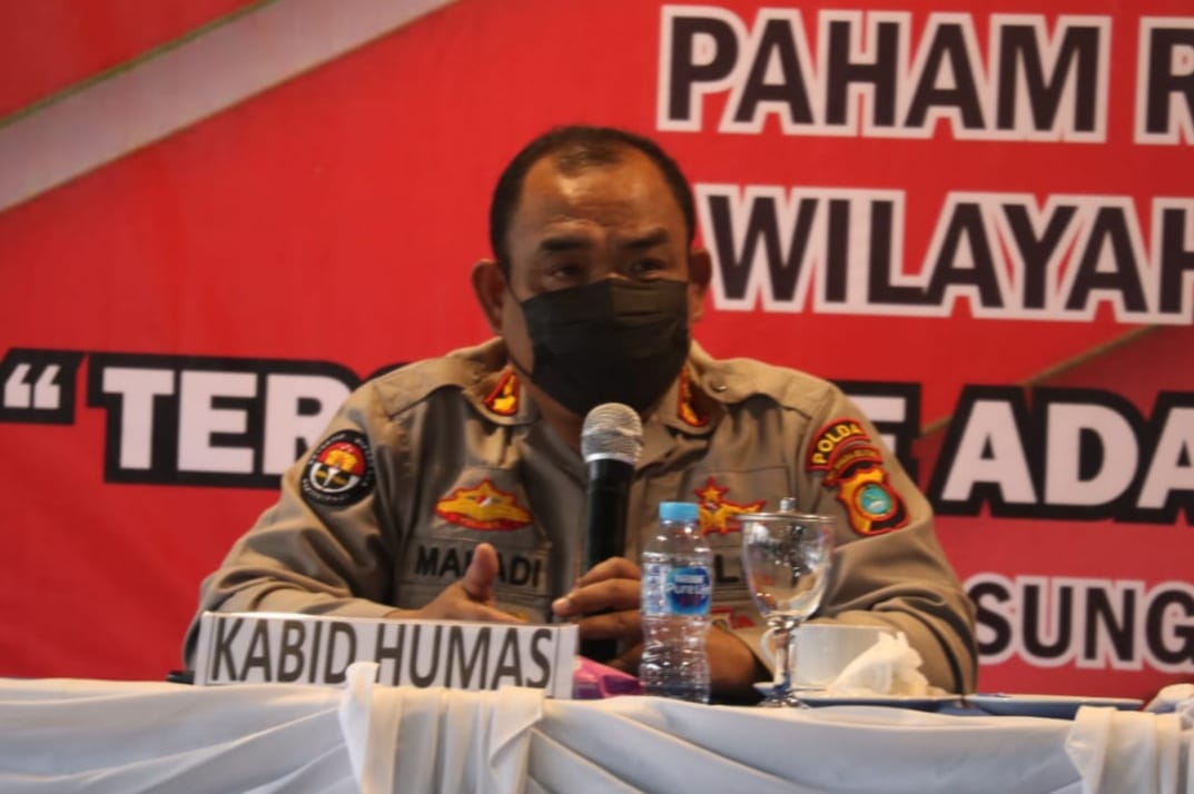 Kabid Humas Polda Babel, Kombes Pol Maladi saat gelar jumpa pers dengan awak media.