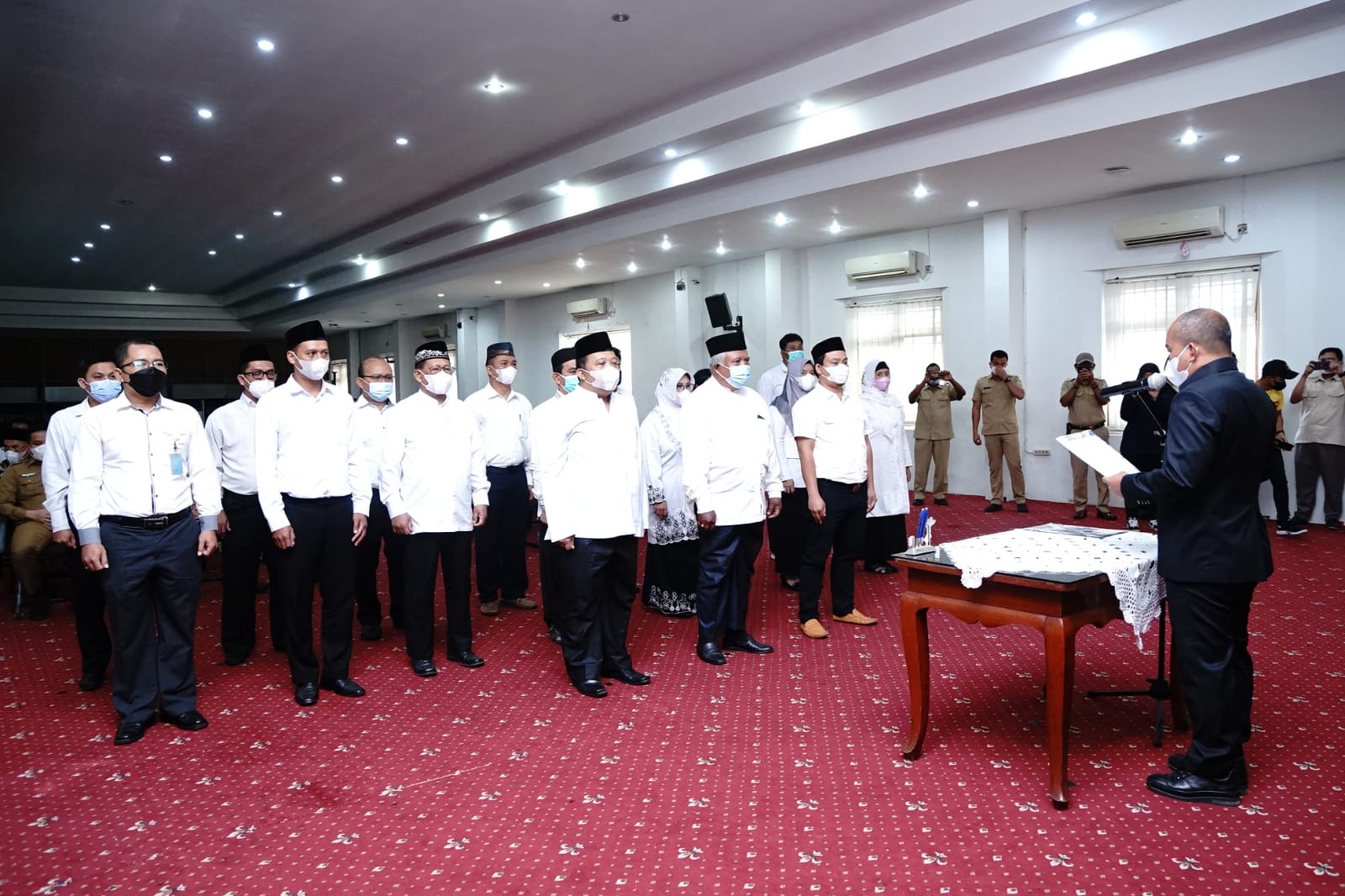 Wali Kota Pangkalpinang, Maulan Aklil melantik kepengurusan FKUB Kota Pangkalpinang periode 2021-2026.