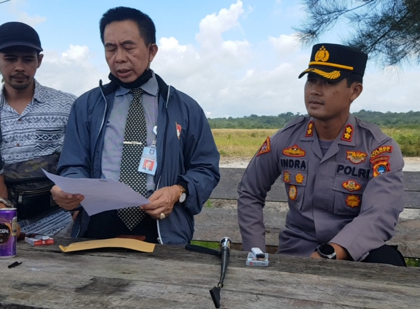 Kuasa hukum PT SMP, Zaidan saat membacakan surat peringatan dari Pemkab Bangka.
