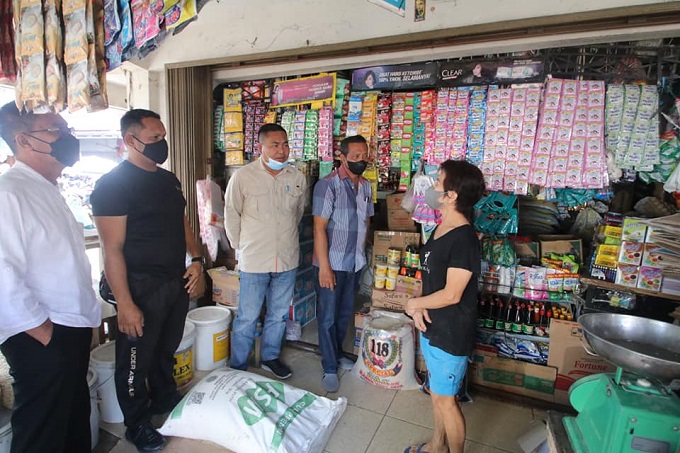 Ketua dan anggota komisi II DPRD Babel saat sidak ke pasar tradisional Sungailiat.