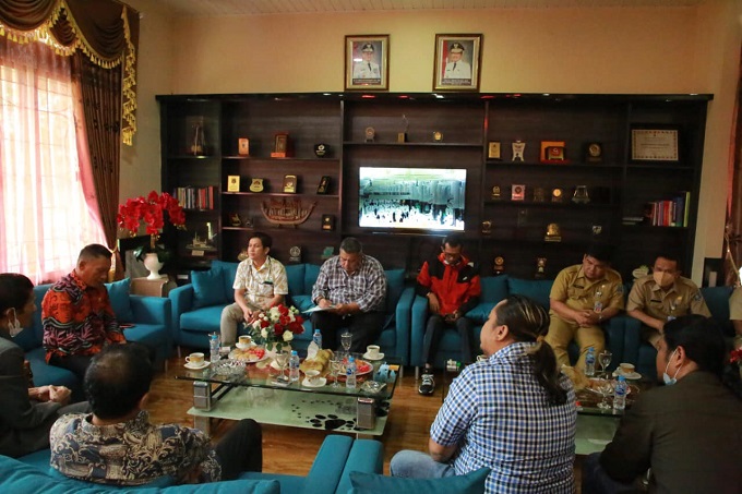Ketua DPRD Babel, Herman Suhardi saat terima pengurus PWI Babel.