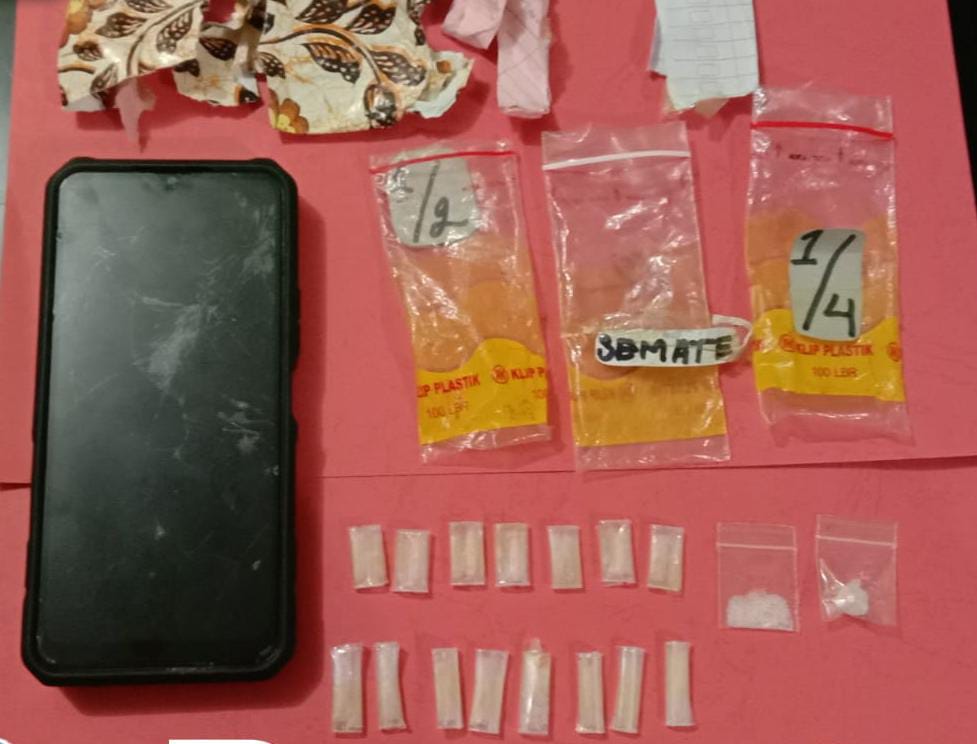 Barang bukti narkoba jenis sabu yang berhasil diamankan Satresnarkoba Polres Bangka Barat dari tangan Ir.