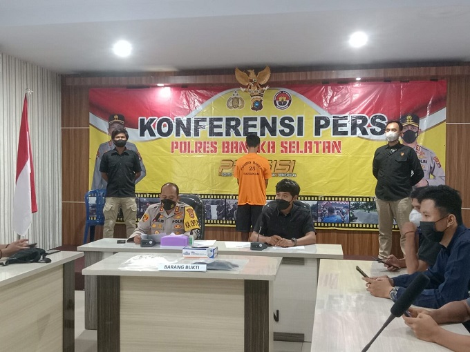 Kapolres Bangka Selata, AKBP Joko Isnawan saat sampaikan hasil ungkap kasus pencabulan terhadap balita berusia 4 tahun.
