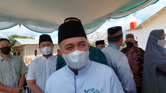 Wali Kota Pangkalpinang, Maulan Aklil saat diminta pendapat terkait kelangkaan minyak goreng.