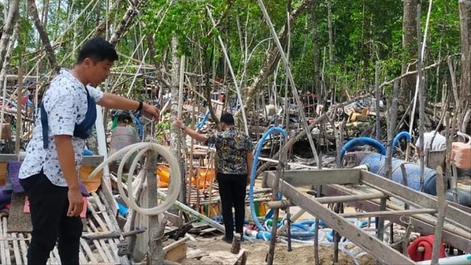Dok: Aktivitas penertiban tambang timah ilegal di kawasan hutan bakau belo laut, Bangka Barat.