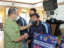 Gubernur Babel Serahkan Bonus Untuk Atlet Berprestasi di PON XX Papua