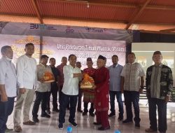Libatkan Pensiunan Karyawan PT Timah Tbk, Kepala Unit Metalurgi Muntok Serahkan Santunan untuk Anak Yatim dan Piatu