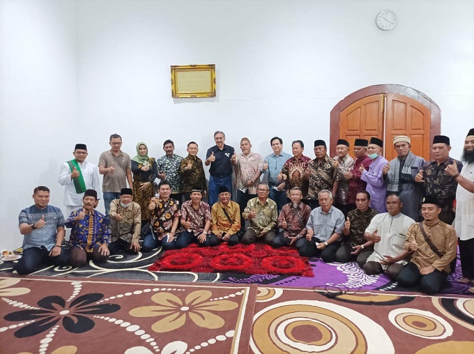 20220515 Ketua Dewan Perwakilan Rakyat Daerah Provinsi Kepulauan Bangka Belitung Herman Suhadi, S.Sos, saat bersilaturahmi dan berdialog bersama Penjabat (Pj) Gubernur Provinsi Kepulauan Bangka Belitung Dr. Ir. Ridwan Djamaluddin M. Sc, Sekretaris Daerah Babel, Naziarto dan Bupati Belitung Sahani Saleh, para tokoh lembaga adat melayu (LAM) belitung, tokoh agama, tokoh kedukunan Belitung, tokoh Pemuda dan beserta masyarakat kabupaten Belitung, di Wisma boungenvile tanjung pandan Belitung, sabtu (15/05/2022) malam.