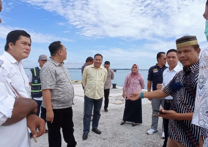 20220531 Ketua Komisi III bersama anggota DPRD Babel meninjau langsung pelabuhan Tanjung Batu di Belitung.