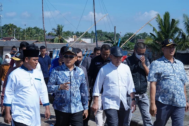 20220527 Ketua DPRD Babel bersama Komisi II DPRD Babel datangi dermaga di Dusun Batu Belubang.