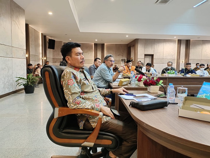 20220513 Pj Gubernur Babel, Ridwan Djamaluddin didampingi Sekda Babel, Naziarto saat gelar pertemuan dengan kepala OPD.