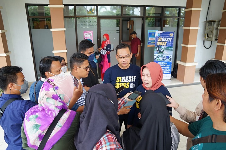 20220513 Sekda Pangkalpinang, Radmida usai pimpin apel Sigesit Boss di Kantor PUPR Pangkalpinang.