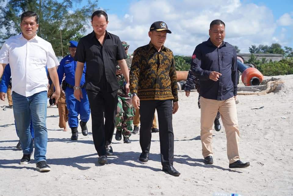 20220607_DPRD Provinsi Kepulauan Babel tinjau kondisi muara Jelitik Kabupaten Bangka, Selasa (7/6/2022). (ist)