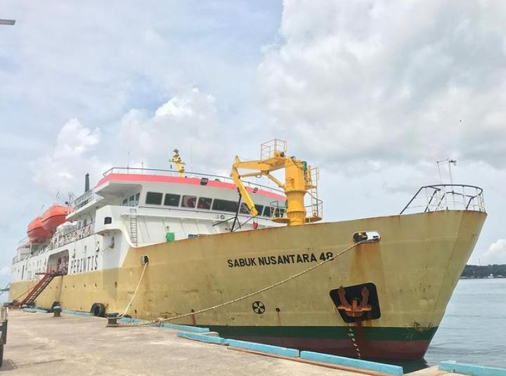 20220608_Kapal bersandar di Pelabuhan Belinyu