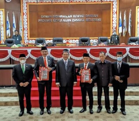 20220608_Penyerahan Laporan Hasil Pemeriksaan BPK RI terhadap Penggunaan Keuangan Daerah Tahun 2021 di Gedung DPRD Babel.