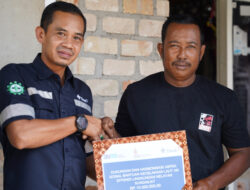 PT Timah Tbk Serahkan Bantuan untuk Nelayan Sungailiat yang Alami Kecelakaan Laut