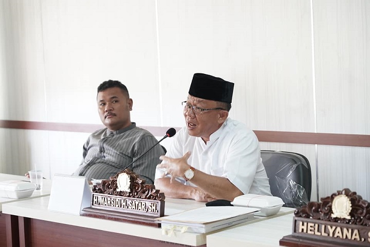 20220701 Ketua Komisi IV DPRD Babel, H. Marsidi Satar pada saat mengadakan rapat kerja bersama Dinas Pendidikan dan Kepala Cabang Dinas Pendidikan provinsi Kep. Babel di ruang kerja Komisi IV DPRD Babel