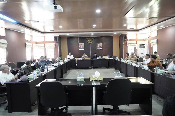 20220711 Pertemuan pimpinan DPRD Babel dengan para pengusaha sawit dalam membahas persoalan anjloknya harga tandan buah segar.