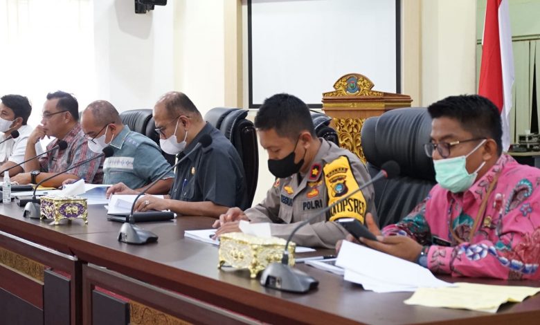 Wali Kota Pangkalpinang Maulan Aklil berharap melalui rapat paparan laporan pendahuluan Detail Engineering Design (DED) Masjid Agung Kubah Timah Kota Pangkalpinang, dirinya mendapat masukan secara detail dari seluruh stakeholder mengenai bentuk ideal pembangunan masjid yang akan menjadi ikon timah di Bangka Belitung sehingga target dapat rampung sesuai jadwal.