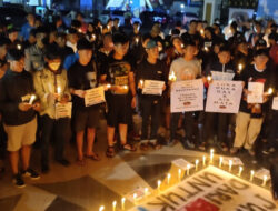 Doa dan Nyala Lilin Dari Aliansi Suporter Se-Bangka Belitung Untuk Aremania