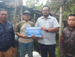 Puluhan Tahun Atap Rumah Yani Bocor, PT Timah Tbk Serahkan Bantuan Perbaikan Atap
