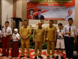 Wali Kota Pangkalpinang Serahkan Beasiswa PIP, Dana Langsung Ditransfer ke Siswa