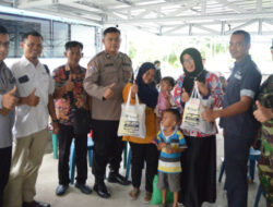 Tingkatkan Gizi Anak, PT Timah Tbk Berikan Paket Makanan Tambahan Bagi Anak-anak Stunting di Kelurahan Sinar Jaya