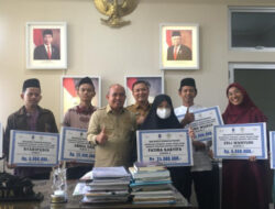 Wali Kota Molen Serahkan Bonus Atas Prestasi Juara MTQH/STQH Tingkat Provinsi Bangka Belitung