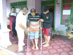 Akhirnya Asdarroni yang 4 Tahun di Kursi Roda Bisa Berjalan, PT Timah Berikan Bantuan Kaki Palsu