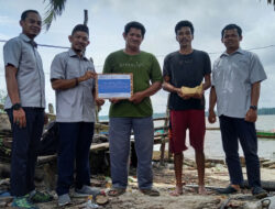 Rusak Dihantam Cuaca Ekstrem, PT Timah Tbk Bantu Pembangunan Pondok Nelayan di Tanjung Niur