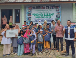 Bantu Masyarakat di Bulan Ramadan, PT Timah Tbk Salurkan Ratusan Paket Sembako dan Perlengkapan Sekolah