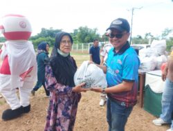 Lewat Program Jumat Bersih dan Jumat Berbagi , PT Timah Tbk Serahkan Bantuan Paket Sembako di Belitung Timur