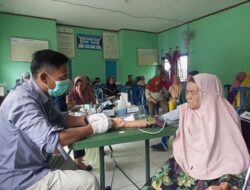 Hadir di Desa Berang, Mobil Sehat PT Timah Tbk Diserbu Warga