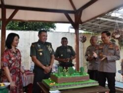 Kapolda Babel Datangi Kediaman Danrem 045/Gaya Berikan Surprise Ulang Tahun Ke-53