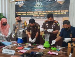 Kejari Babar Blender 87,599 Gram Sabu dan Bakar 1625,22 Gram Ganja