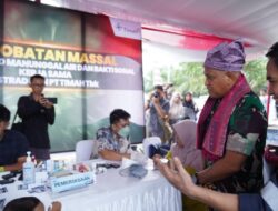 Panglima Kostrad Tinjau Pelayanan Mobil Sehat PT Timah Tbk di Desa Beriga, Warga Antusias Berobat