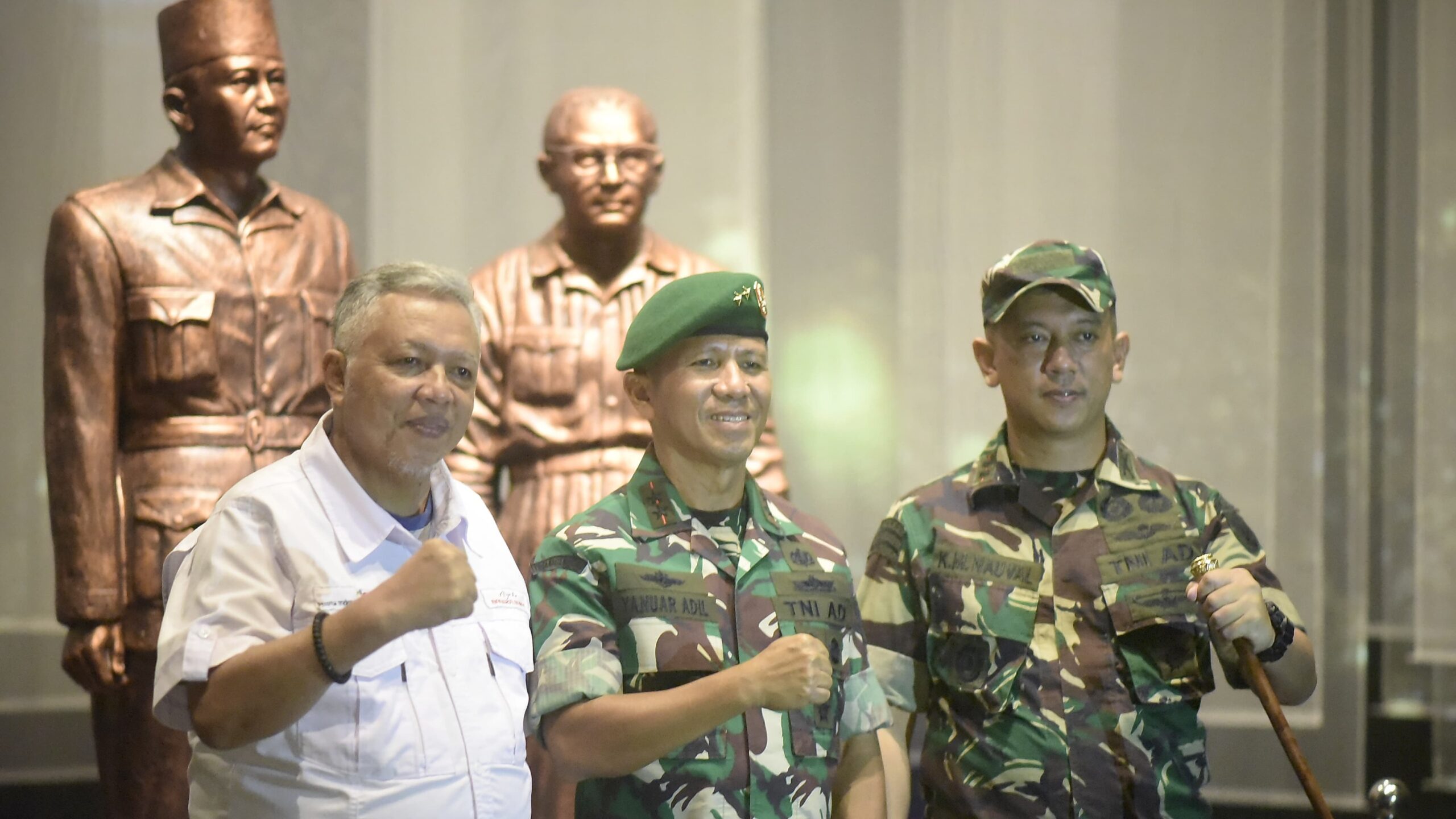 Pangdam II/ Sriwijaya, Mayjen TNI Yanuar bersama Bupati Bangka Barat Sukirman dan rombongan kunjungi Pesanggrahan Menumbing, Minggu (3/12/2023).