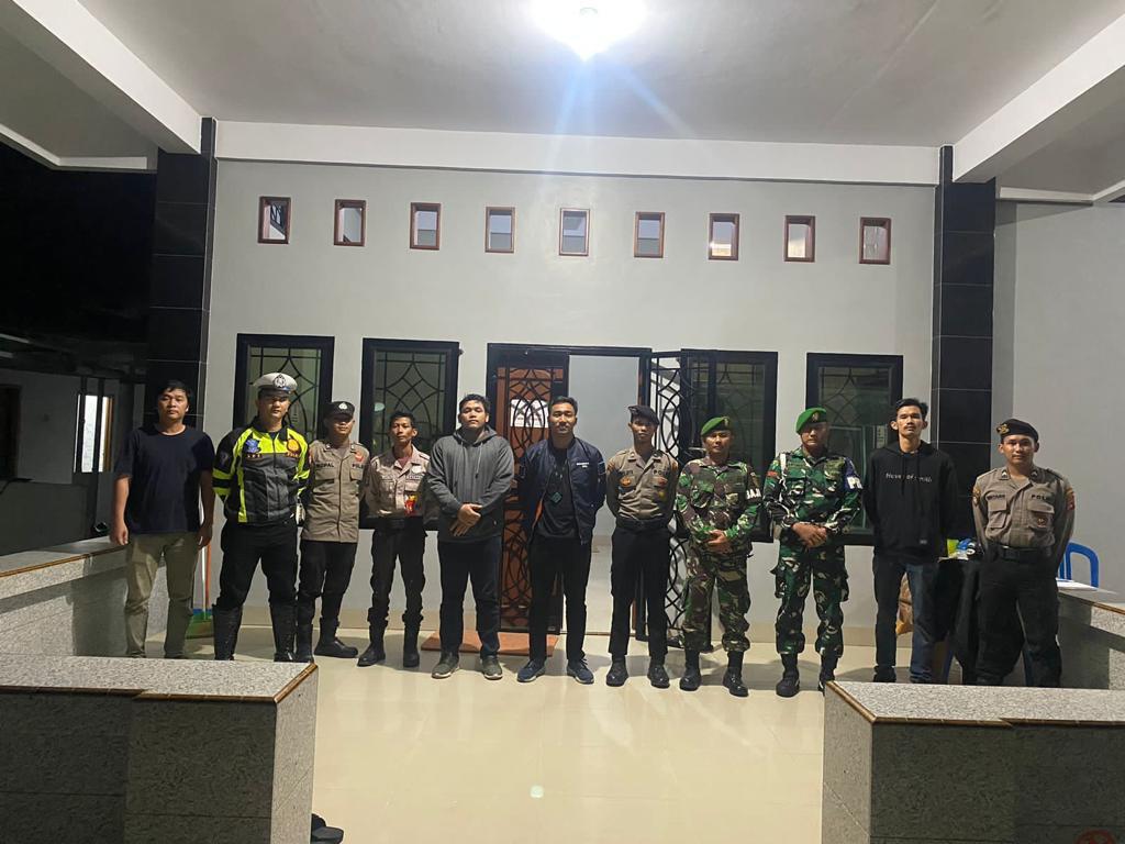 Caption: Tim Gabungan Patroli Preventif ke Gedung Logistik KPU, Kantor Bawaslu dan KPU Bangka Barat, Sabtu (9/12/2023). (Ist)