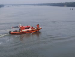 Tim SAR Sisir Sungai Baturusa Cari Perempuan 49 Tahun yang Terjatuh dari Jembatan