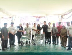 Pemkab Bangka Barat Serahkan Bantuan Sosial ke Masyarakat Kurang Mampu