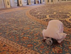 Tata Cara Pelaksanaan Sholat Tahajud, Lengkap beserta Niat, Doa Bahasa Arab Latin dan Artinya