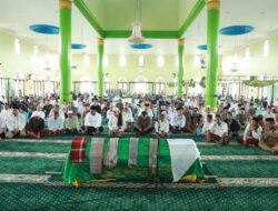 Pj Gubernur Safrizal Turut Salatkan Jenazah Ayahanda ‘Atok Kulop’ bersama Ratusan Jemaah Lainnya