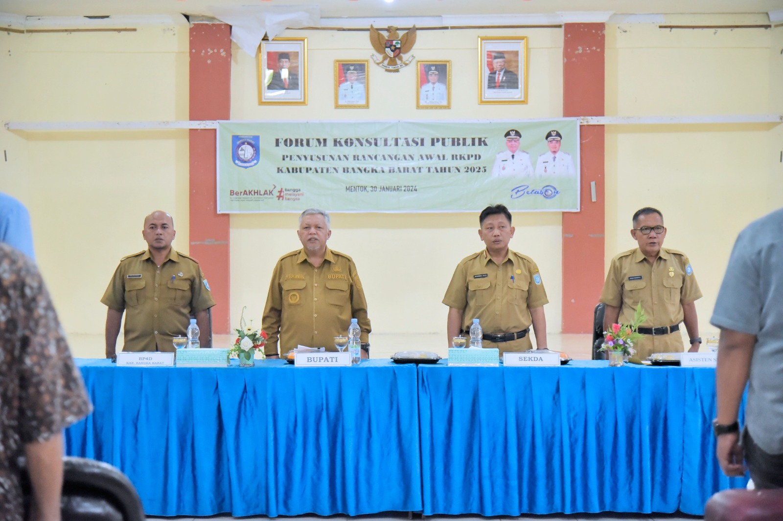 Caption: Bupati Bangka Barat Sukirman bersama OPD di Lingkungan Pemkab Babar gelar Forum Konsultasi Publik (FKP) rancangan awal Rencana Kerja Pemerintah Daerah (RKPD) Tahun 2025, di Gedung Graha Aparatur pada Selasa (30/1/2024) pagi. (Diskominfo Babar)