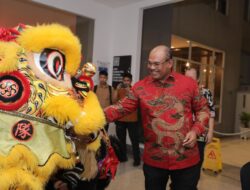 Pj Gubernur Safrizal Saksikan Langsung Atraksi Barongsai, Hadiri Gala Dinner Chinese New Year