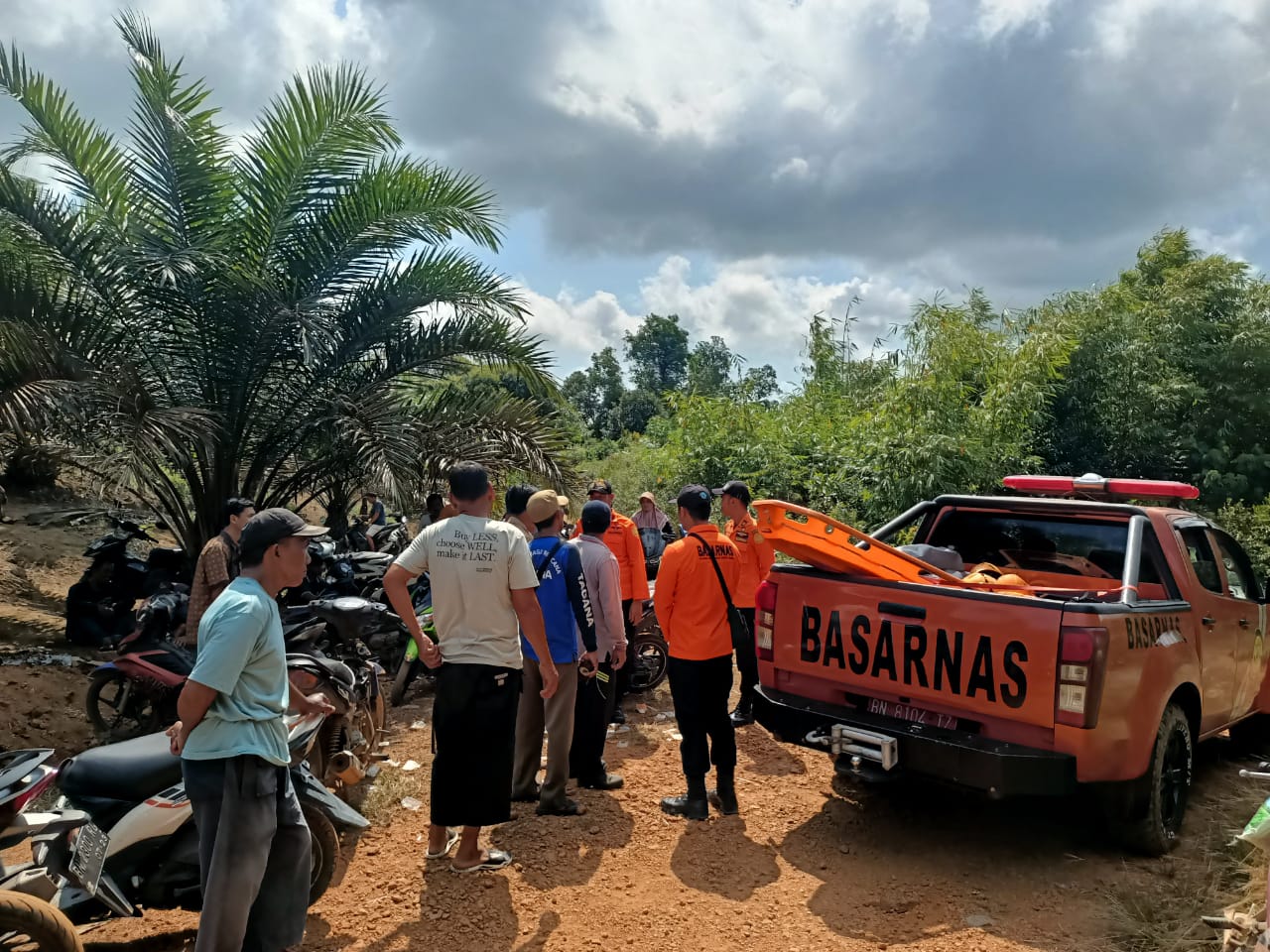 Foto : Tim SAR Gabungan terus mencari keberadaan Sailan seorang nenek berusia 68 tahun yang dikabarkan hilang, sejak Senin (18/3/2024) kemarin. (Basarnas Babel)